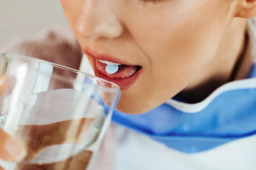 המדריך של אנטיביוטיקה אחרי עקירה של מרפאת One Dental