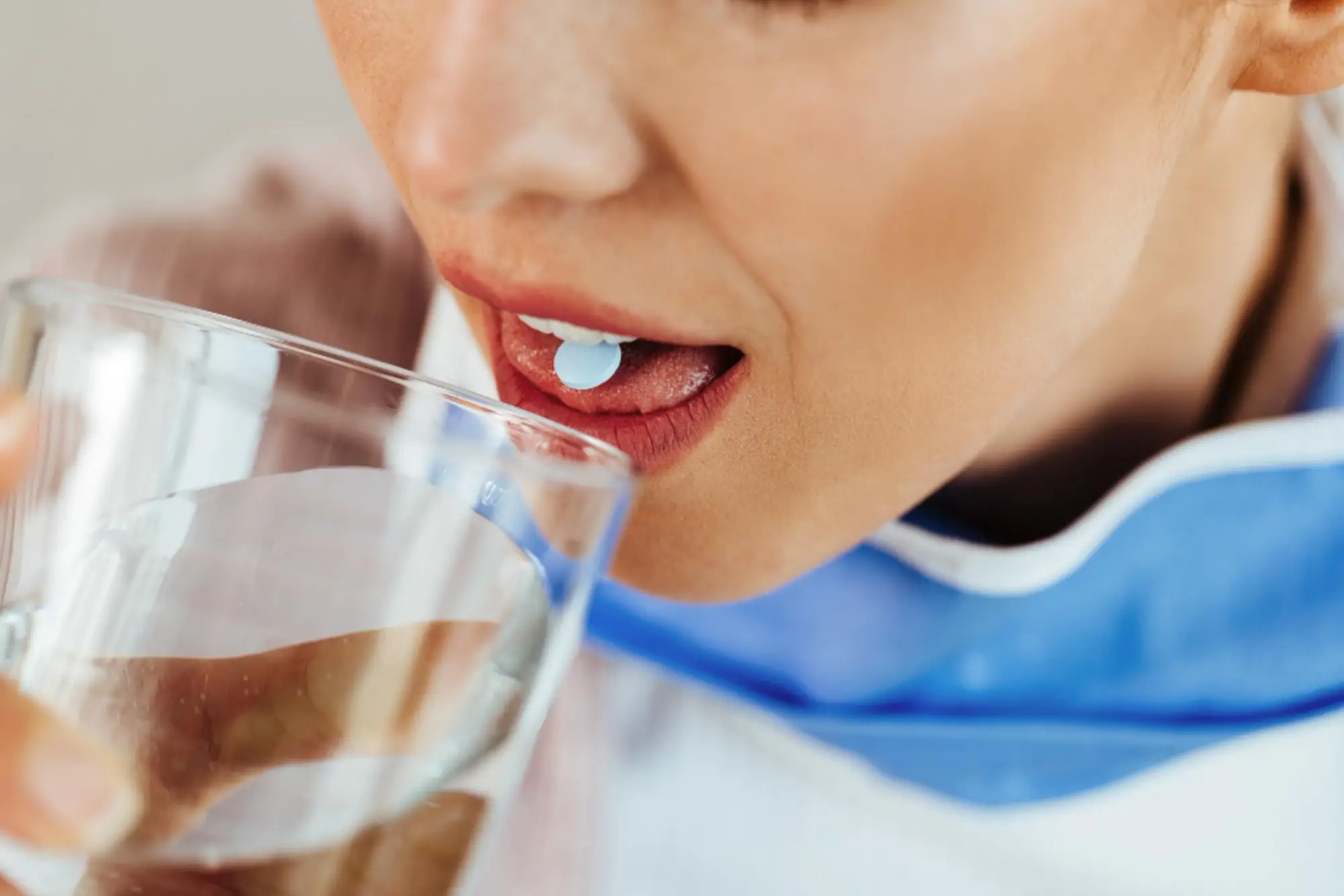 המדריך של אנטיביוטיקה אחרי עקירה של מרפאת One Dental