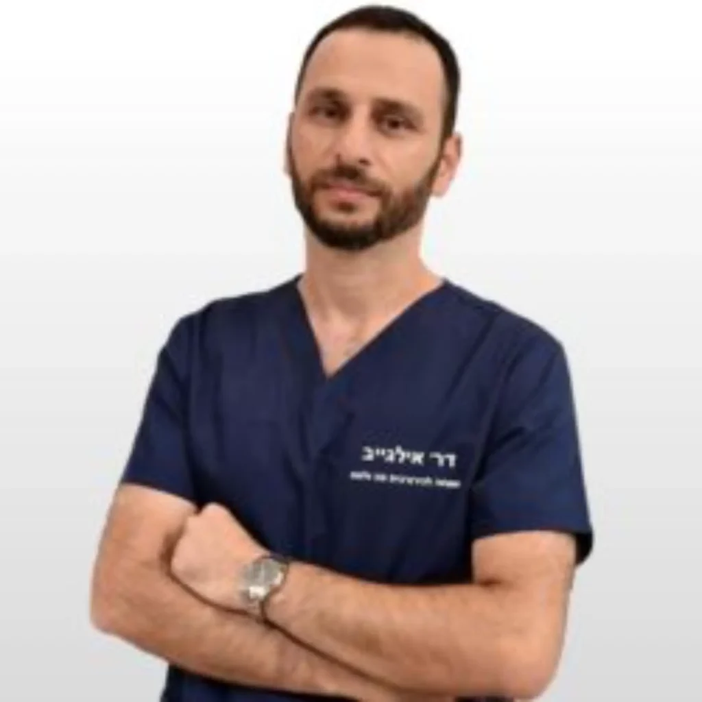 דר נתן אלגייב ממרפאת One Dental עם רקע